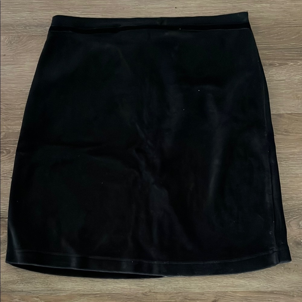 Circo Elegant Black Skirt Size Large (10-12)